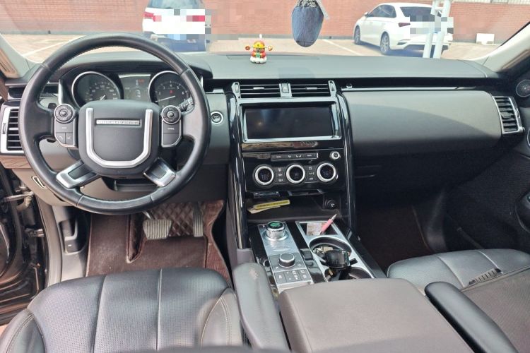Used Land Rover Discovery 2017 3.0 SC V6 SE Center Console