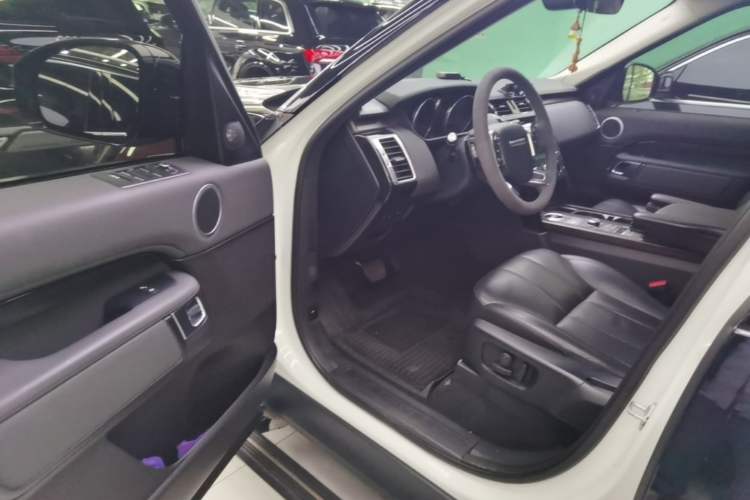 Used Land Rover Discovery 2017 3.0 SC V6 SE Driver Seat