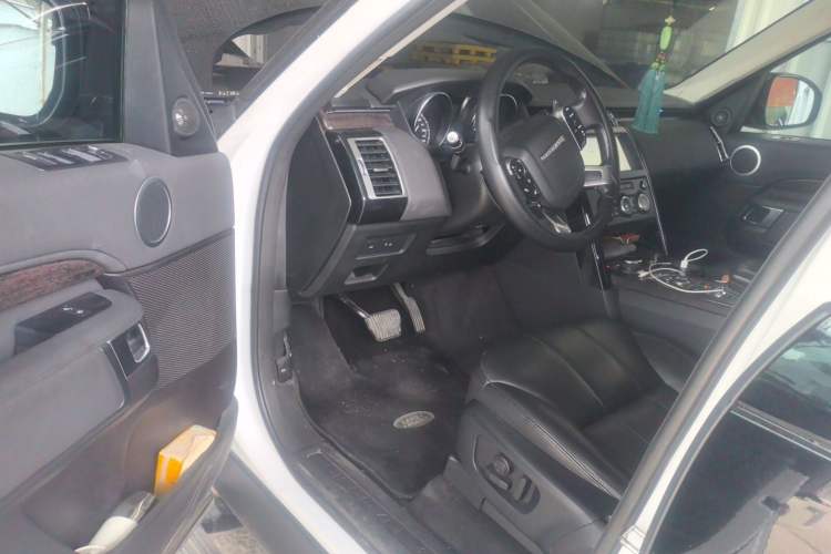 Used Land Rover Discovery 2017 3.0 SC V6 SE Driver Seat