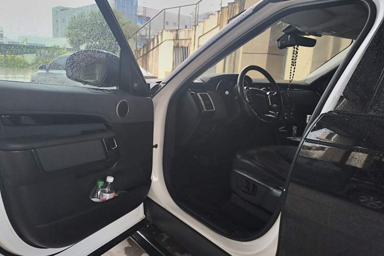 Used Land Rover Discovery 2017 3.0 SC V6 HSE Driver Seat