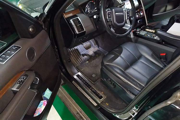 Used Land Rover Discovery 2017 3.0 SC V6 HSE Driver Seat