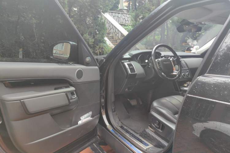 Used Land Rover Discovery 2017 3.0 SC V6 S Driver Seat