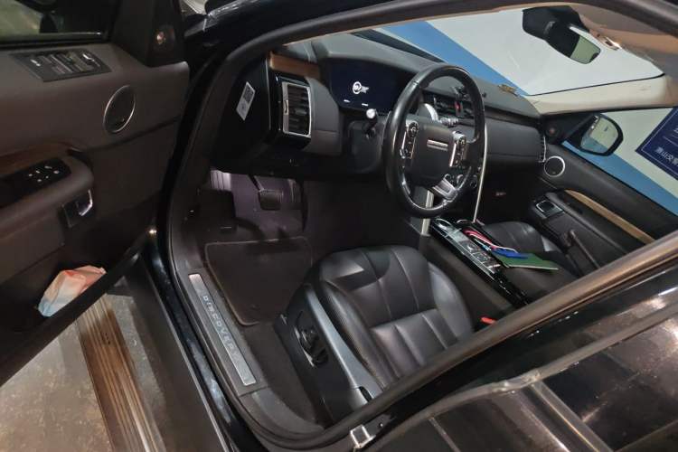 Used Land Rover Discovery 2017 3.0 SC V6 HSE Driver Seat