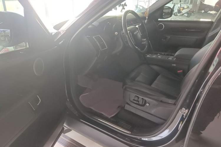 Used Land Rover Discovery 2017 5th Generation 3.0 V6 SE Driver Seat