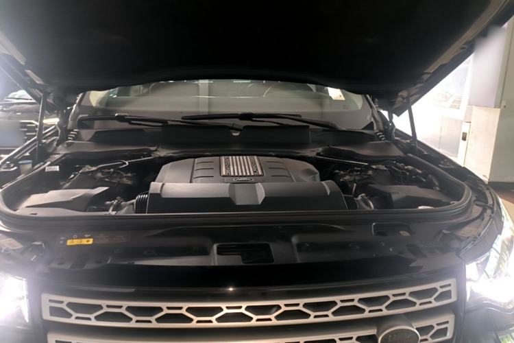 Used Land Rover Discovery 2017 3.0 SC V6 HSE Engine Bay