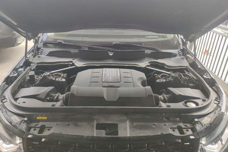 Used Land Rover Discovery 2017 3.0 SC V6 S Engine Bay