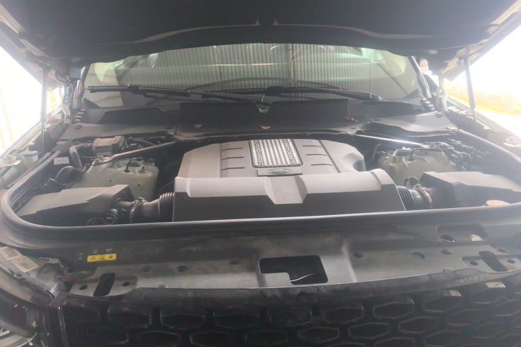 Used Land Rover Discovery 2017 3.0 SC V6 SE Engine Bay