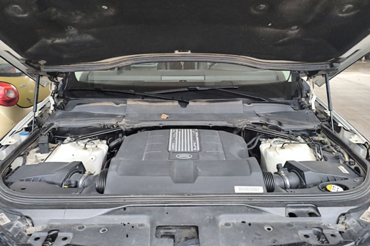 Used Land Rover Discovery 2017 3.0 SC V6 HSE Engine Bay