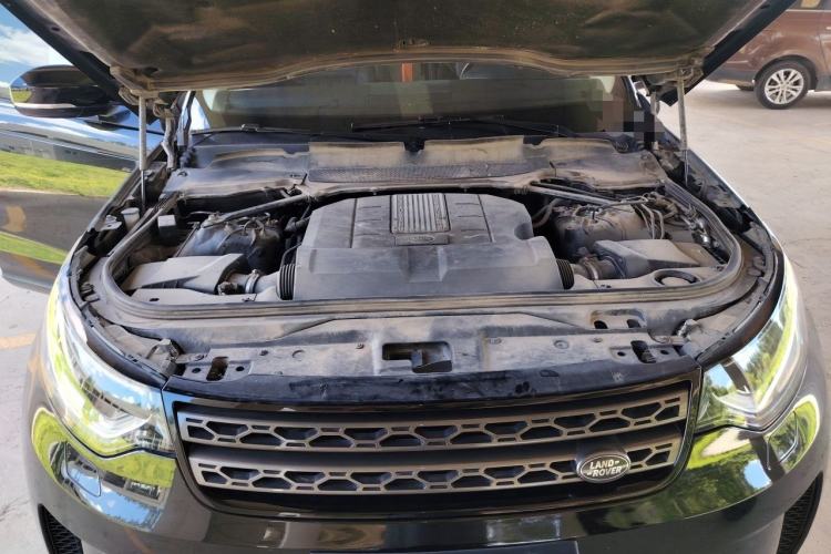 Used Land Rover Discovery 2017 3.0 SC V6 SE Engine Bay