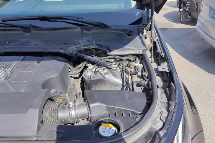 Used Land Rover Discovery 2017 3.0 SC V6 SE Engine Bay Left