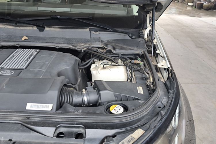 Used Land Rover Discovery 2017 3.0 SC V6 HSE Engine Bay Left