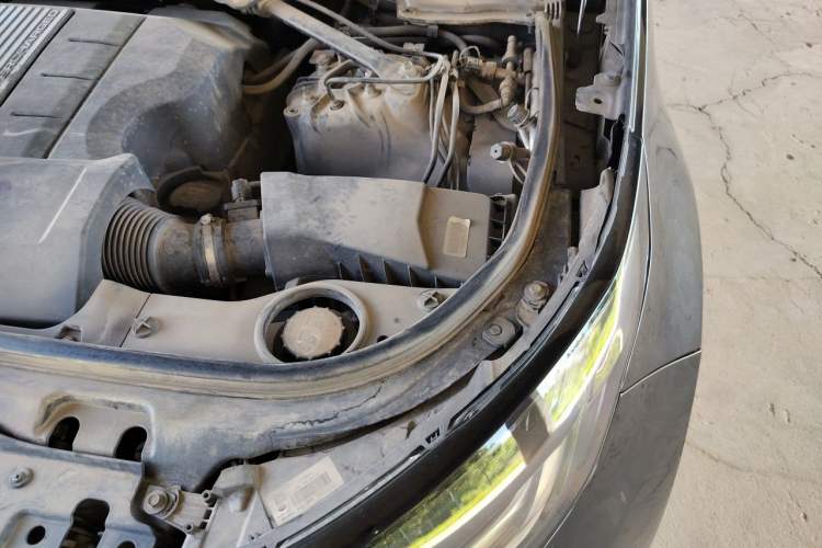 Used Land Rover Discovery 2017 3.0 SC V6 SE Engine Bay Left
