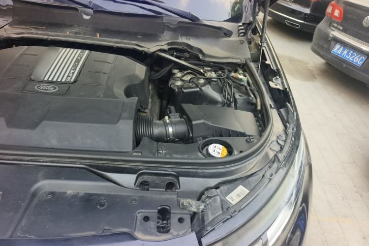 Used Land Rover Discovery 2017 3.0 SC V6 HSE Engine Bay Left