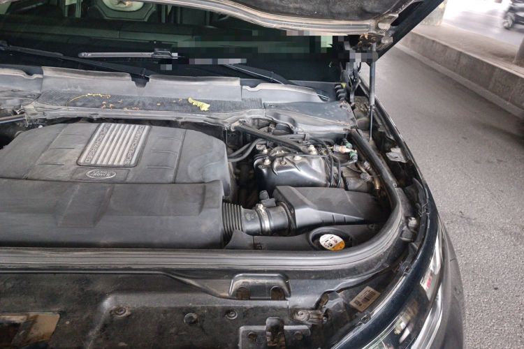 Used Land Rover Discovery 2017 3.0 SC V6 SE Engine Bay Left