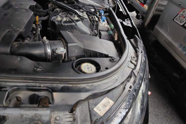 Used Land Rover Discovery  Engine Bay Left