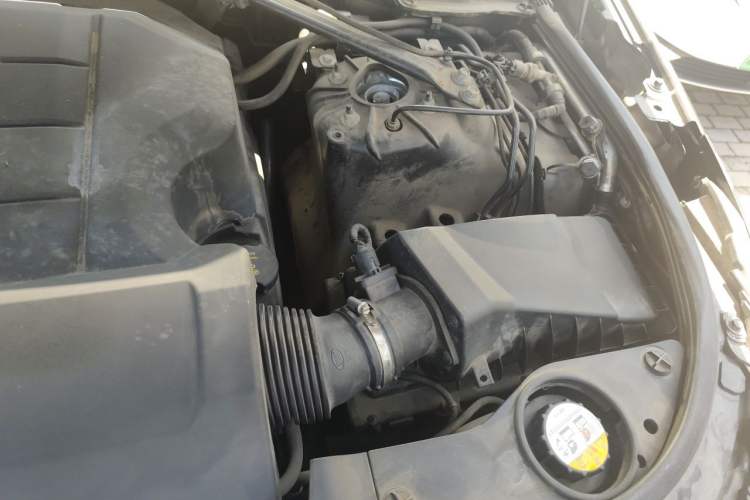 Used Land Rover Discovery 2017 3.0 SC V6 HSE Engine Bay Left