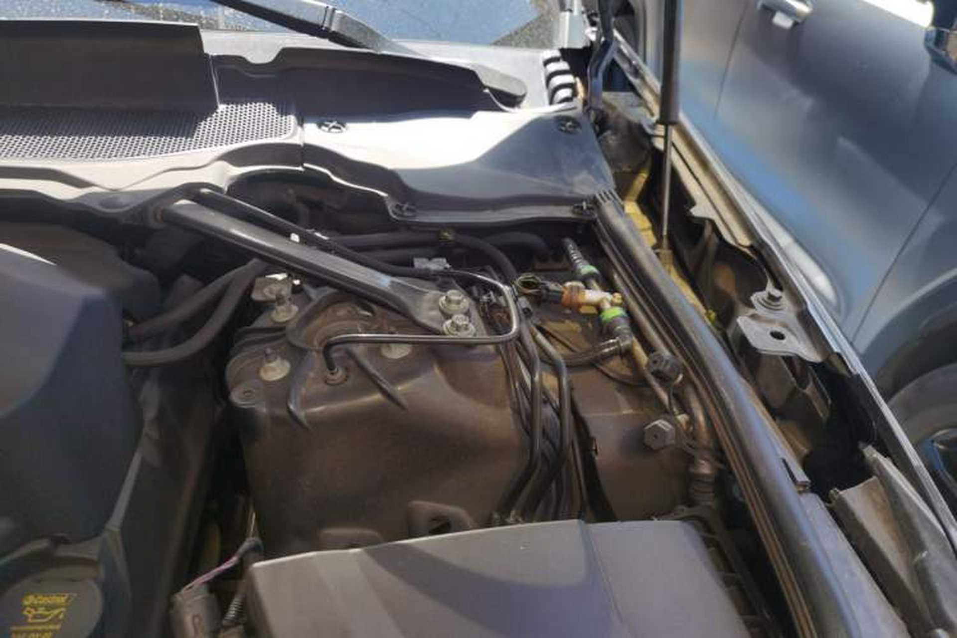 Used Land Rover Discovery 2017 3.0 SC V6 S Engine Bay Left