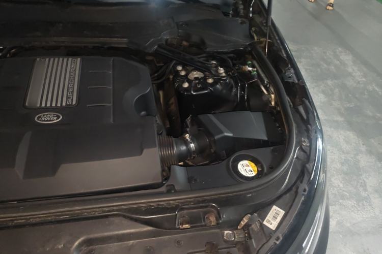 Used Land Rover Discovery 2017 3.0 SC V6 HSE Engine Bay Left