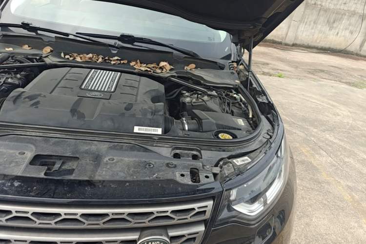 Used Land Rover Discovery 2017 3.0 SC V6 SE Engine Bay Left