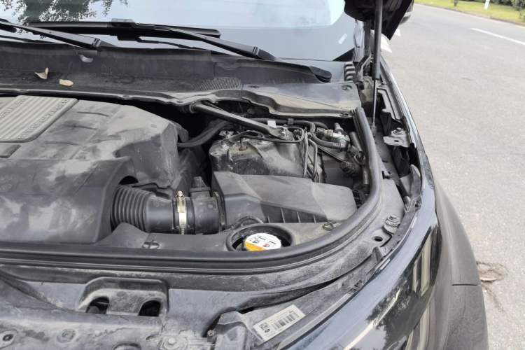 Used Land Rover Discovery 2017 3.0 SC V6 SE Engine Bay Left