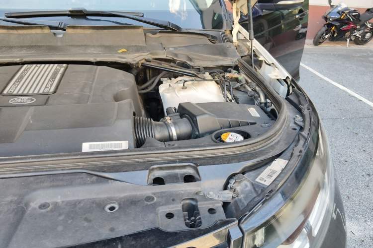 Used Land Rover Discovery  Engine Bay Left
