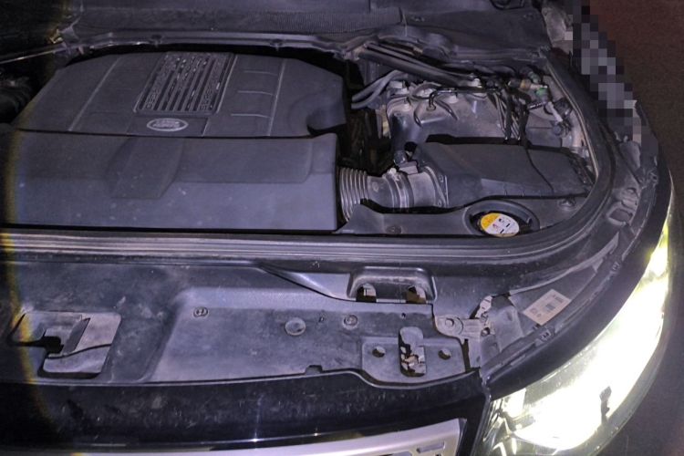 Used Land Rover Discovery 2017 3.0 SC V6 HSE Engine Bay Left