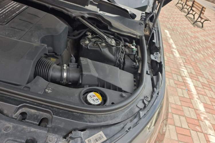 Used Land Rover Discovery 2017 3.0 SC V6 SE Engine Bay Left