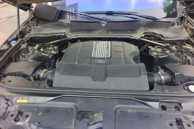 Used Land Rover Discovery 2017 3.0 SC V6 HSE Engine Bay