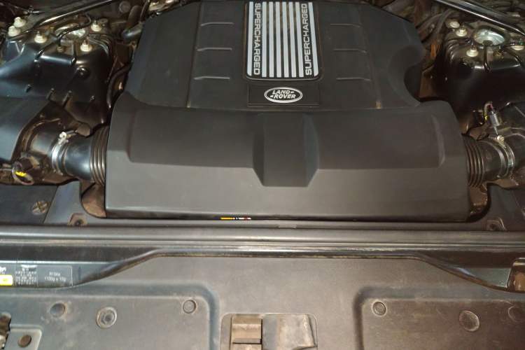 Used Land Rover Discovery 2017 3.0 SC V6 HSE Engine Bay