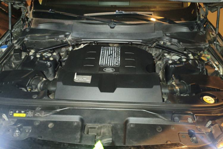 Used Land Rover Discovery 2017 3.0 SC V6 SE Engine Bay