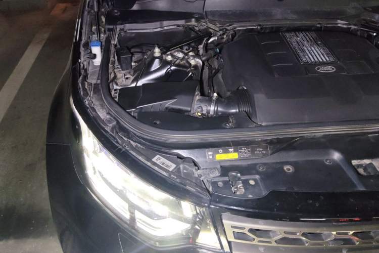 Used Land Rover Discovery 2017 3.0 SC V6 S Engine Bay Right
