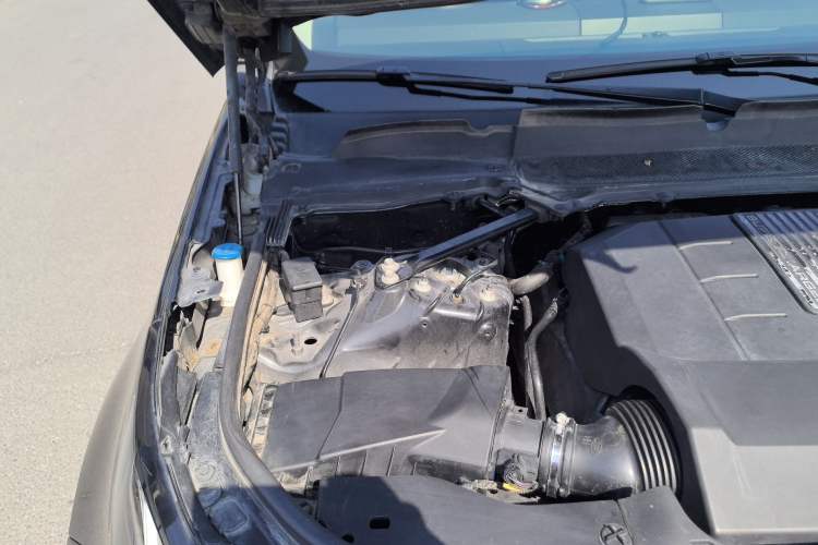Used Land Rover Discovery 2017 3.0 SC V6 SE Engine Bay Right