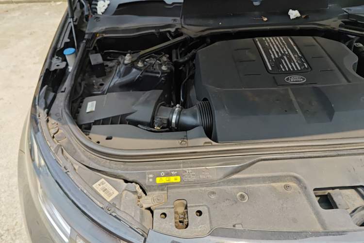 Used Land Rover Discovery 2017 3.0 SC V6 SE Engine Bay Right