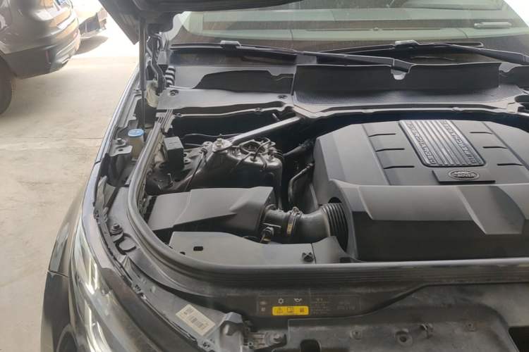 Used Land Rover Discovery 2017 3.0 SC V6 S Engine Bay Right