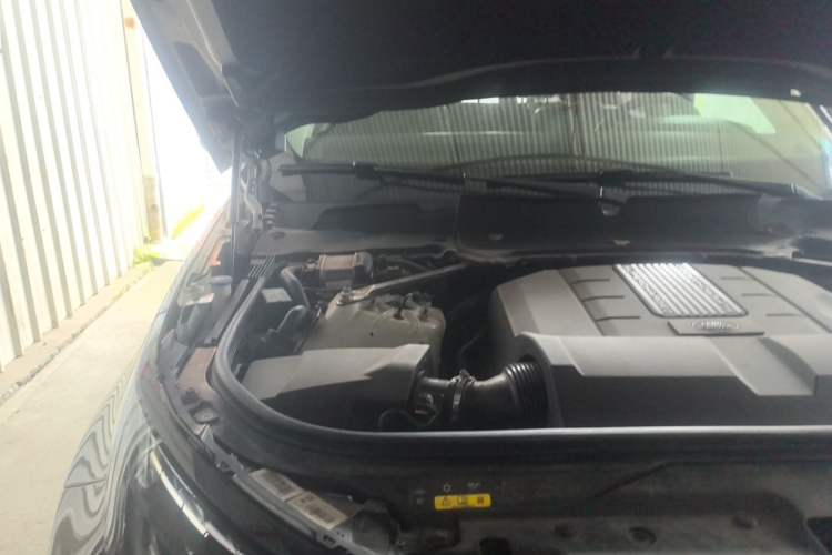 Used Land Rover Discovery 2017 3.0 SC V6 SE Engine Bay Right
