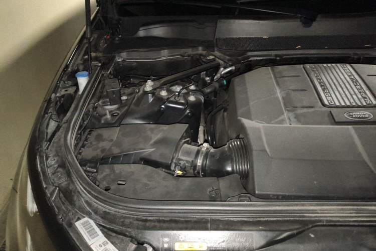 Used Land Rover Discovery 2017 3.0 SC V6 SE Engine Bay Right