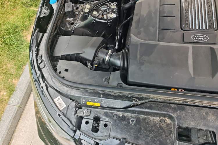 Used Land Rover Discovery 2017 3.0 SC V6 SE Engine Bay Right