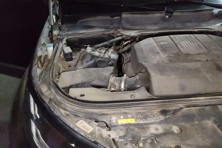 Used Land Rover Discovery 2017 3.0 SC V6 SE Engine Bay Right