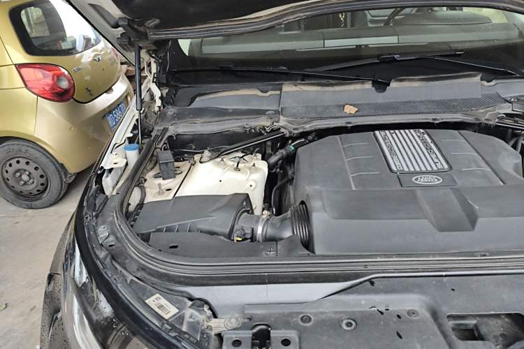 Used Land Rover Discovery 2017 3.0 SC V6 HSE Engine Bay Right