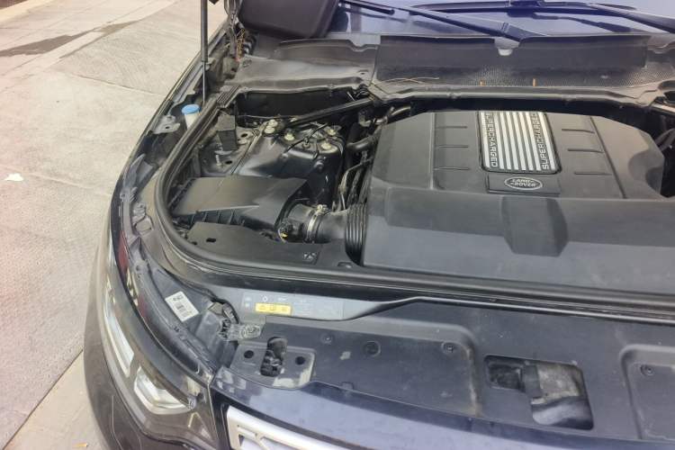 Used Land Rover Discovery 2017 3.0 SC V6 HSE Engine Bay Right