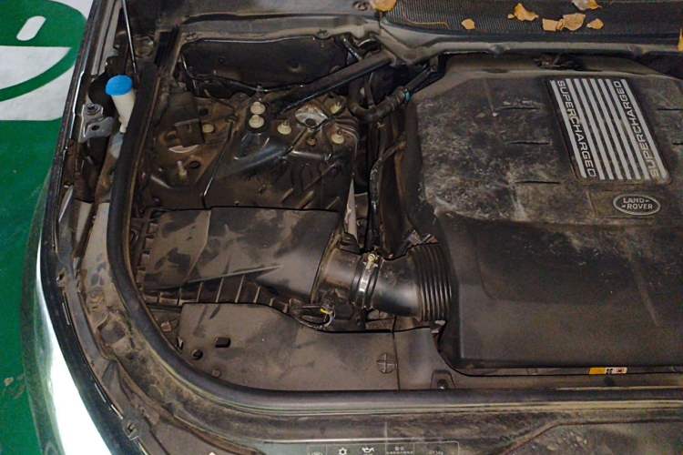 Used Land Rover Discovery 2017 3.0 SC V6 HSE Engine Bay Right
