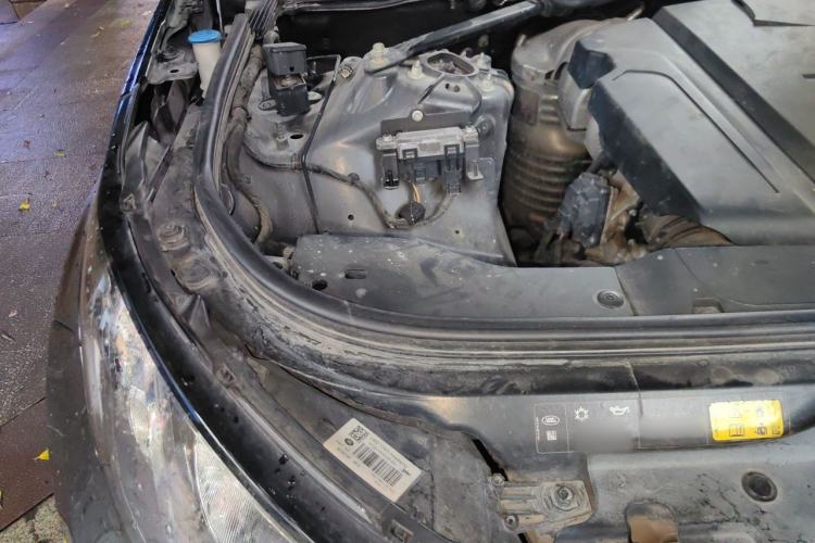Used Land Rover Discovery  Engine Bay Right