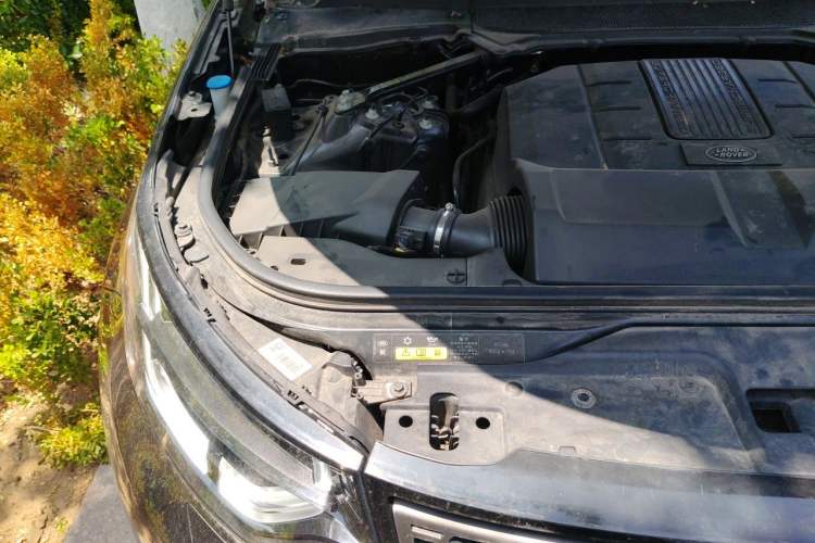 Used Land Rover Discovery 2017 3.0 SC V6 SE Engine Bay Right