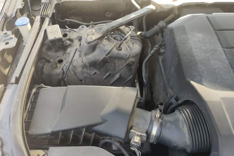 Used Land Rover Discovery 2017 3.0 SC V6 HSE Engine Bay Right