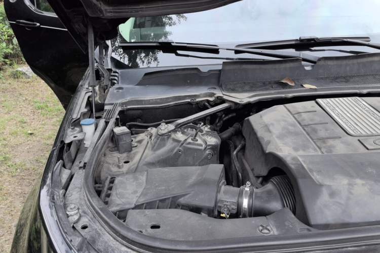 Used Land Rover Discovery 2017 3.0 SC V6 SE Engine Bay Right
