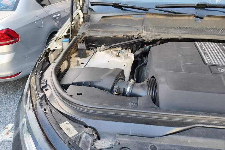 Used Land Rover Discovery  Engine Bay Right