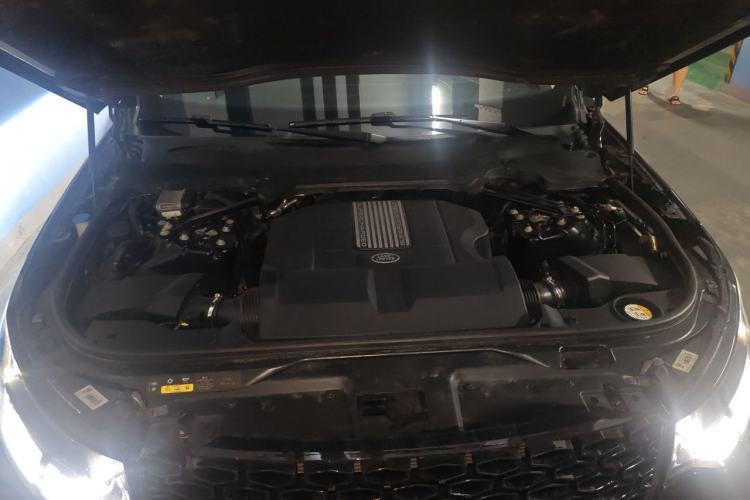 Used Land Rover Discovery 2017 3.0 SC V6 HSE Engine Bay