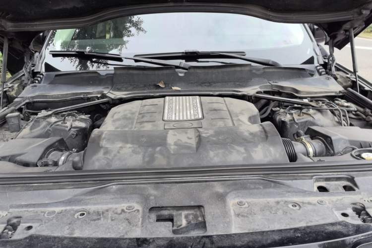 Used Land Rover Discovery 2017 3.0 SC V6 SE Engine Bay