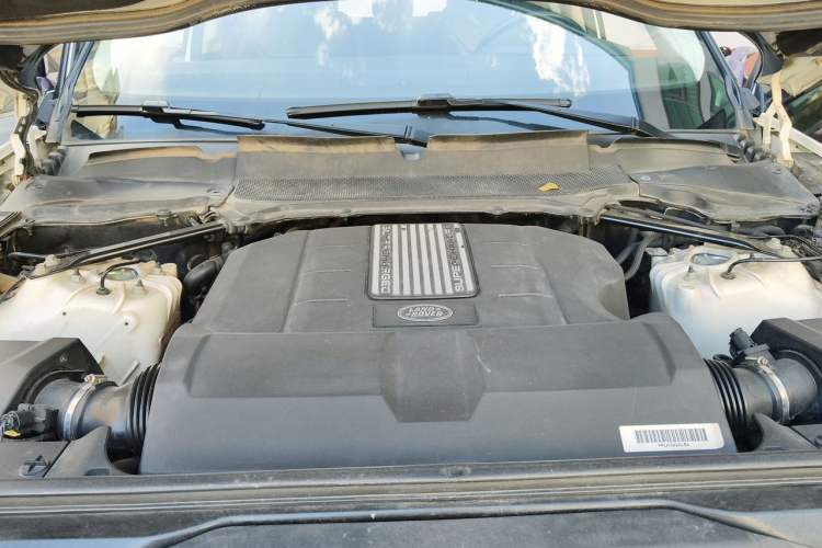 Used Land Rover Discovery  Engine Bay