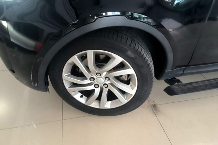 Used Land Rover Discovery 2017 3.0 SC V6 HSE Exterior 4